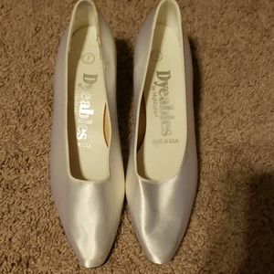 White satin dyeables by highlights pumps